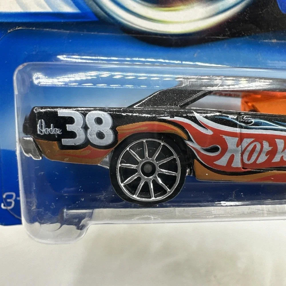Hot Wheels Collector #176 1968 Dodge Dart 2006 #104 1969‎ Dodge Charger 2005